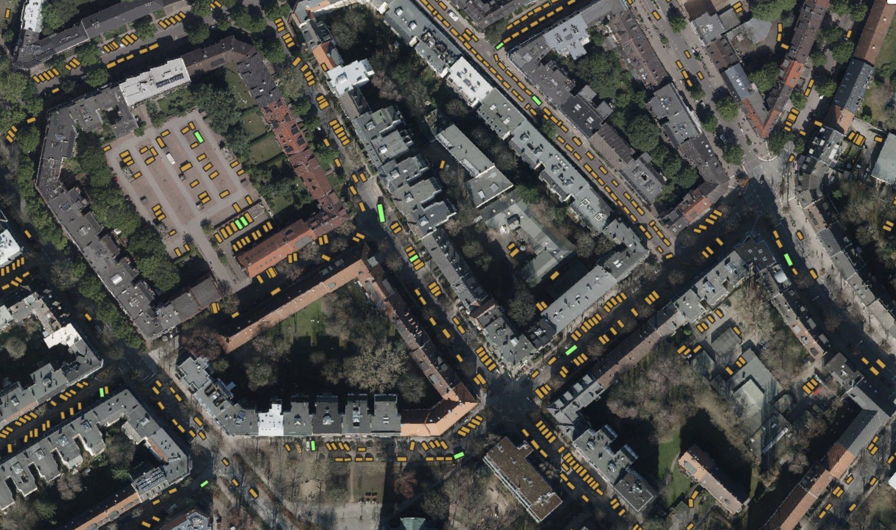 Aerial image of Hamburg with detected cars marked in yellow and delivery vehicles in green