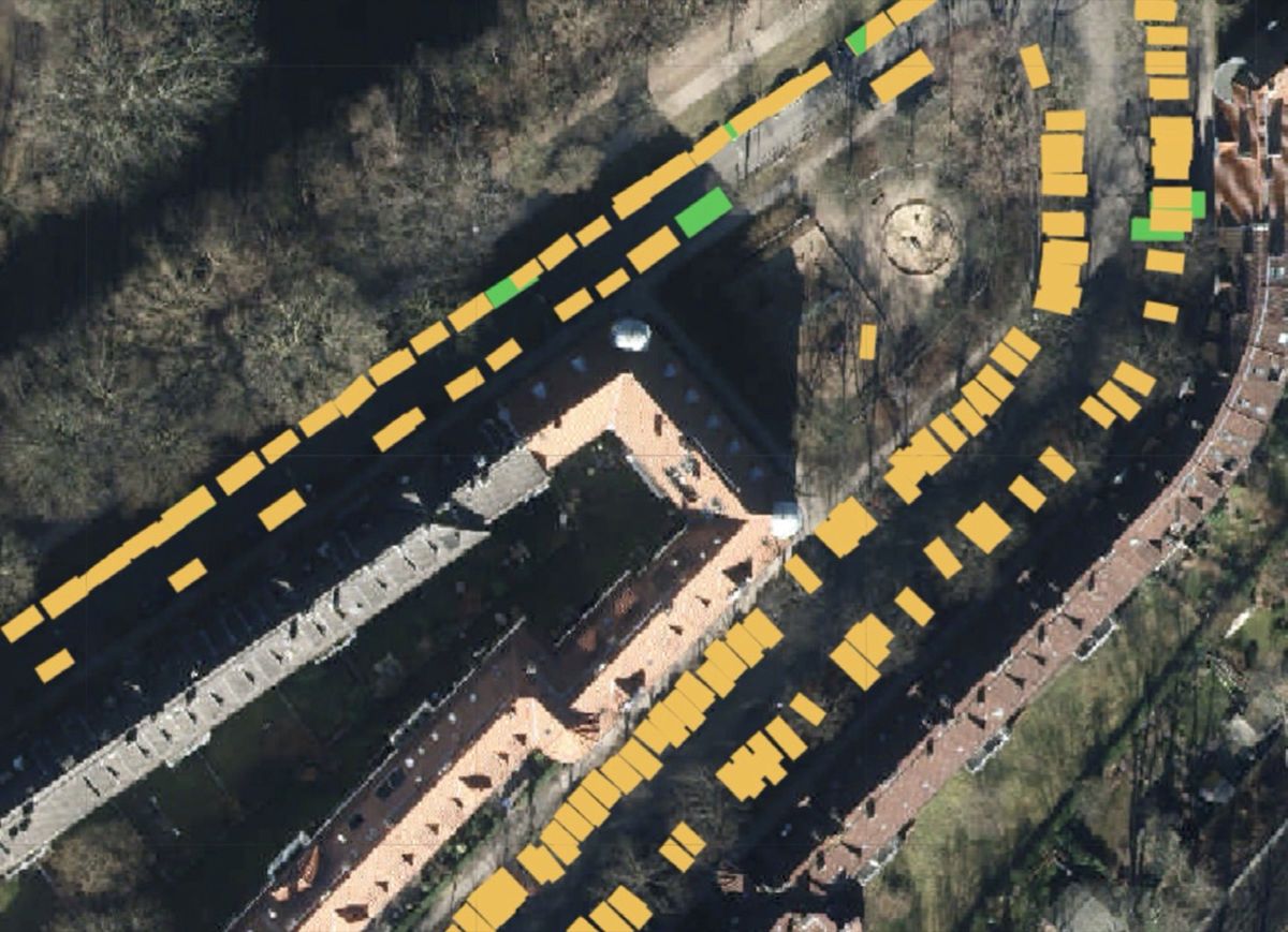 Parked vehicles detected along a residential street in Hamburg